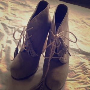 Tan Steve Madden high heals